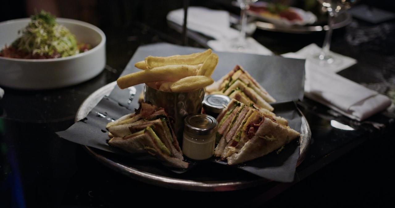 Hotel Maximilian'S アウグスブルク エクステリア 写真 A club sandwich