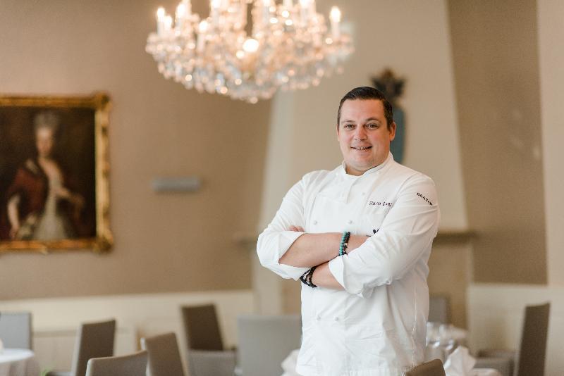 Hotel Maximilian'S アウグスブルク エクステリア 写真 Chef de Cuisine, Chef de Partie, Sous Chef, Chef de Cuisine