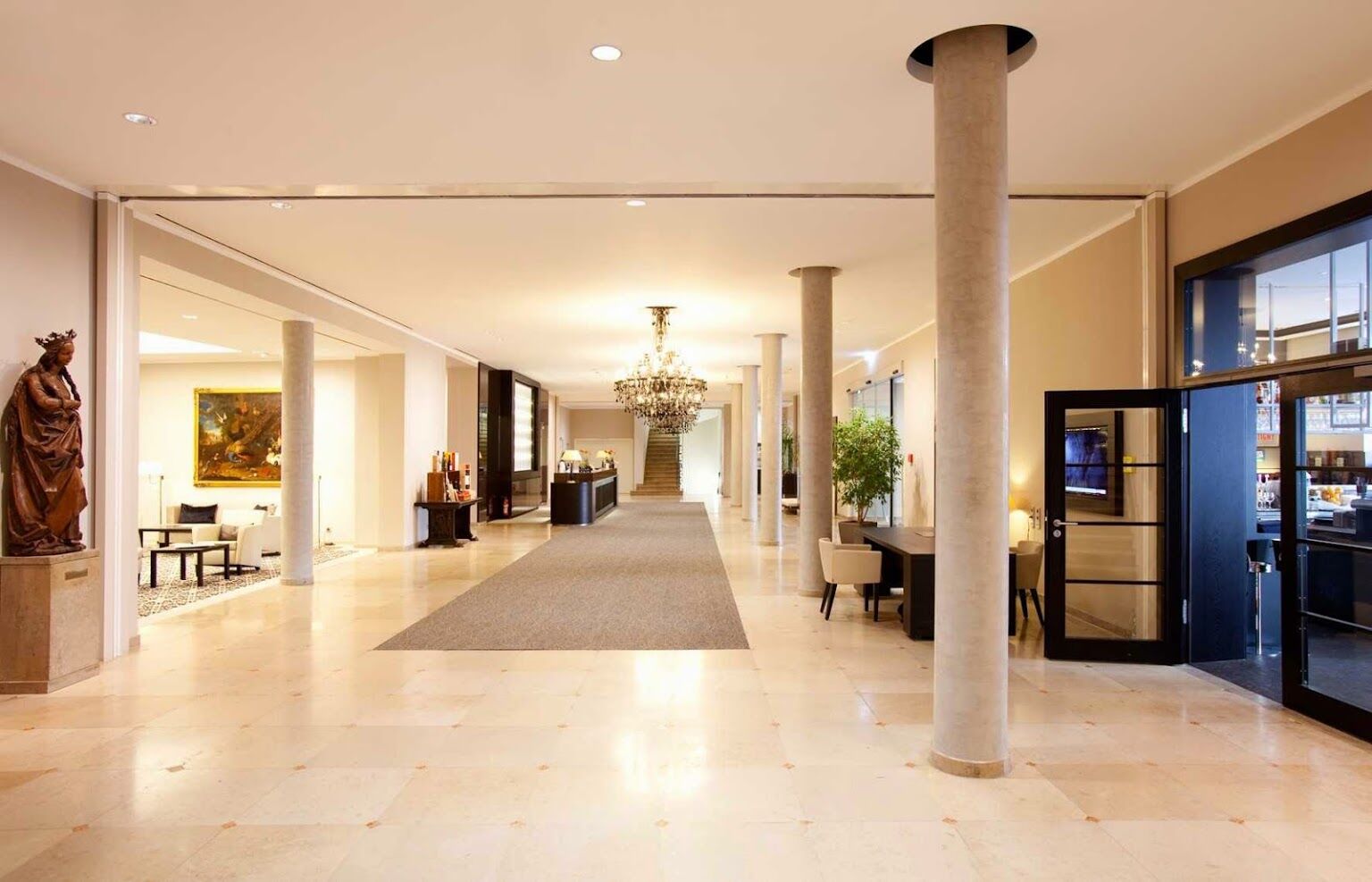 Hotel Maximilian'S アウグスブルク エクステリア 写真 The lobby of the hotel