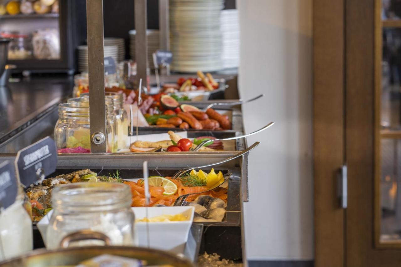 Hotel Maximilian'S アウグスブルク エクステリア 写真 A buffet at a hotel